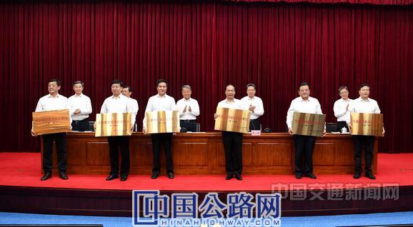 學(xué)習(xí)領(lǐng)會(huì)宣傳貫徹重在落實(shí)《交通強(qiáng)國(guó)建設(shè)綱要》暨交通強(qiáng)國(guó)建設(shè)試點(diǎn)工作啟動(dòng)視頻會(huì)在部召開 以習(xí)近平新時(shí)代中國(guó)特色社會(huì)主義思想為指導(dǎo) 凝心聚力加快建設(shè)交通強(qiáng)國(guó)把美好藍(lán)圖變成現(xiàn)實(shí)